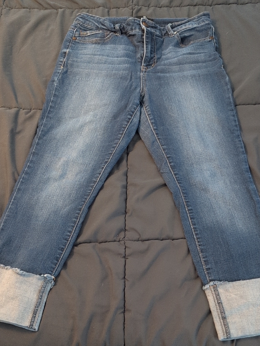 1822 Denim Women's Faded Blue Cropped Cuffed Jeans